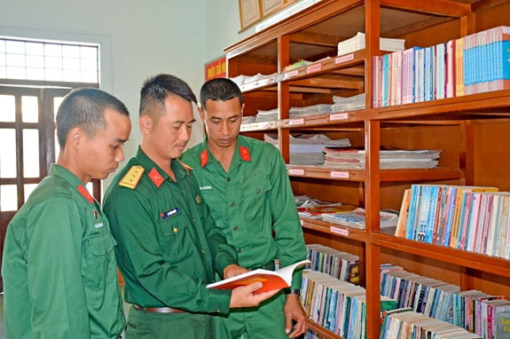 “Cán bộ trái đất” và những câu chuyện nực cười